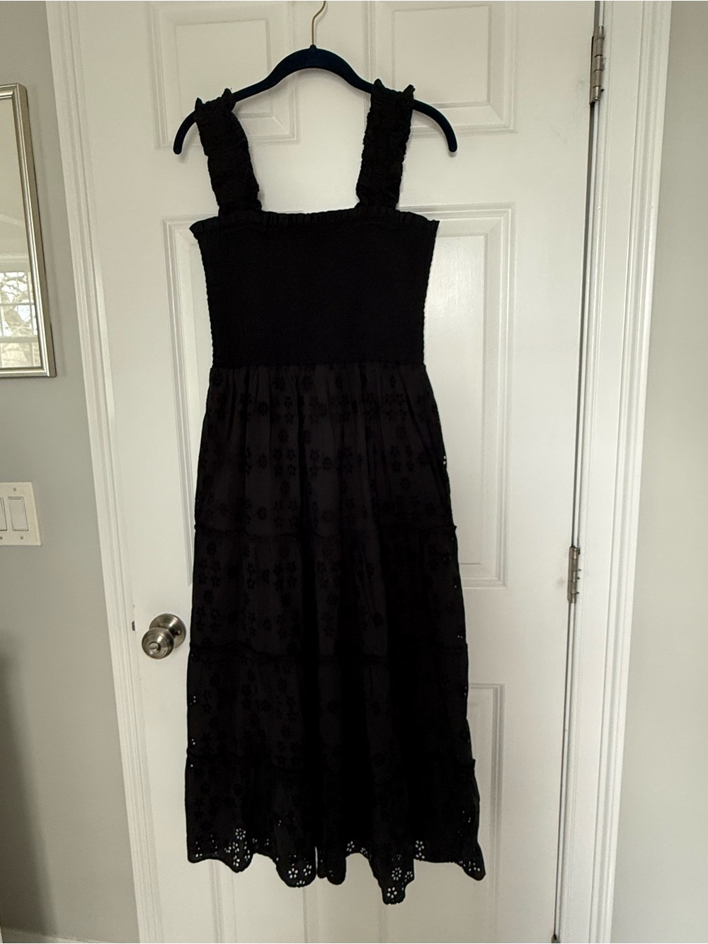 NWT Quince 100% Organic Cotton Eyelet Smocked Midi Dress - Picture 8 of 15